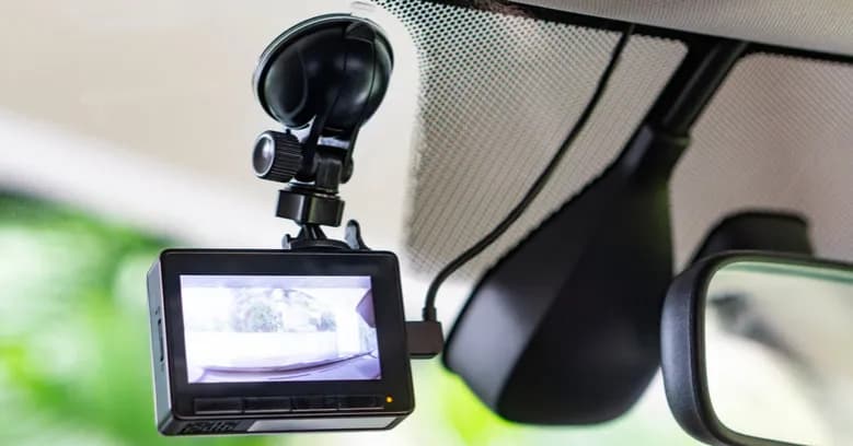 Jak podłączyć wideorejestrator do oświetlenia - uniknij problemów z zasilaniem