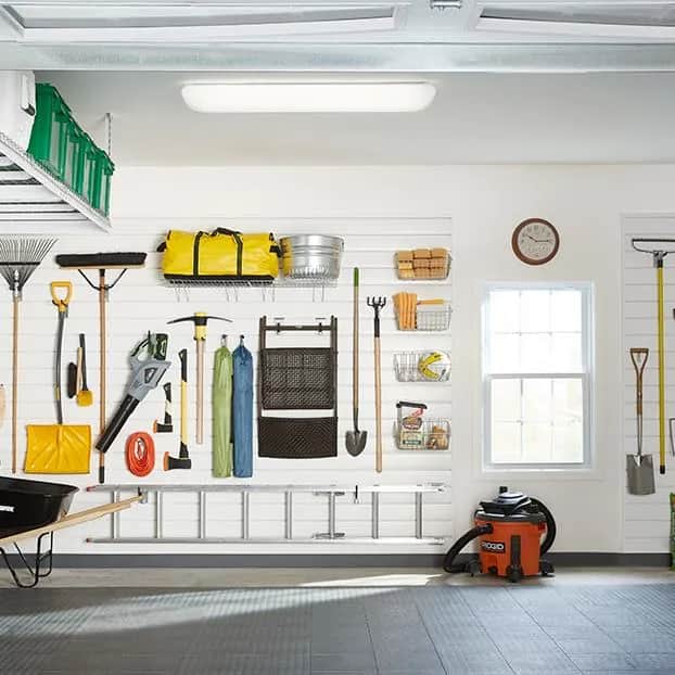 Jak oświetlić garaż? Skuteczne metody na bezpieczne i tanie oświetlenie