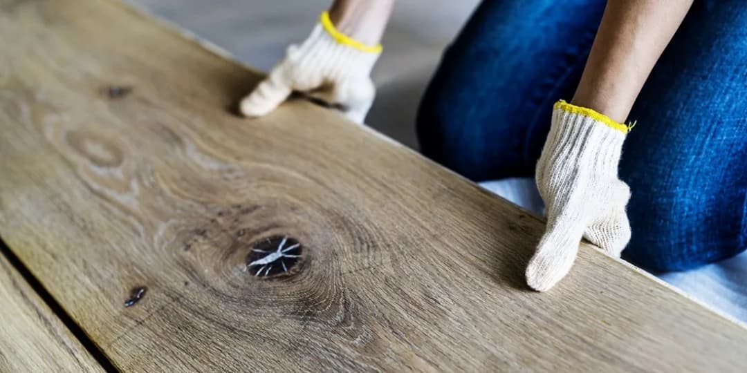 Kiedy można kłaść panele po wylewce, aby uniknąć problemów?