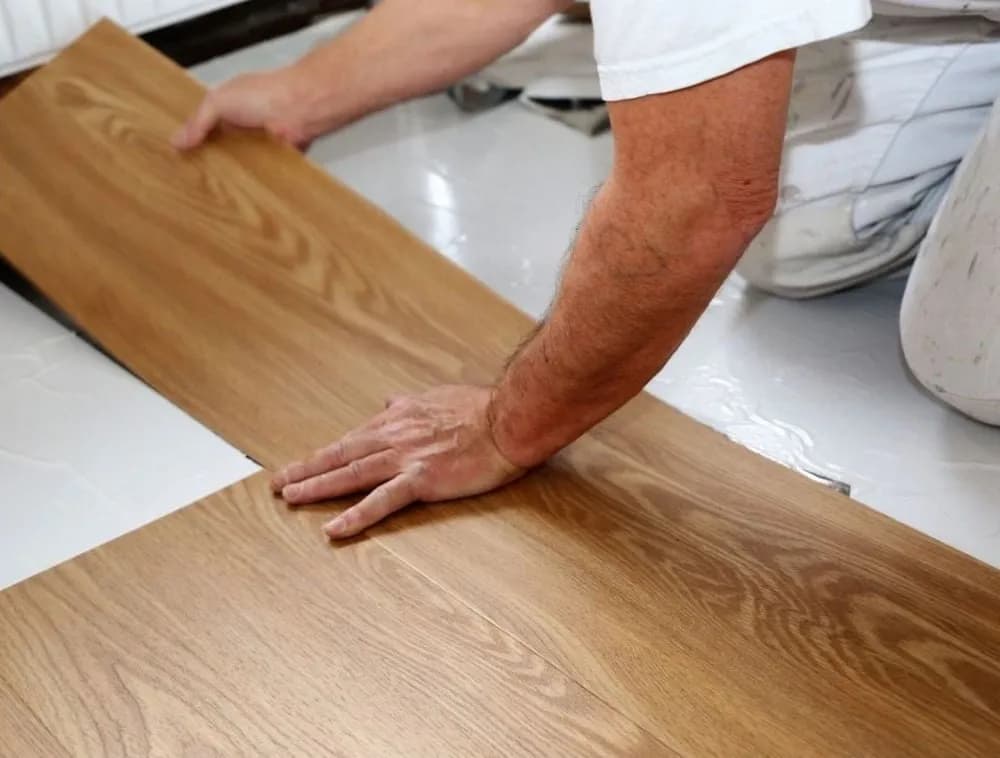 Jak kłaść panele winylowe do łazienki bez błędów i frustracji